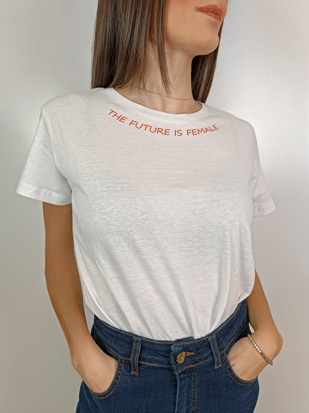 T shirt "the future is female"