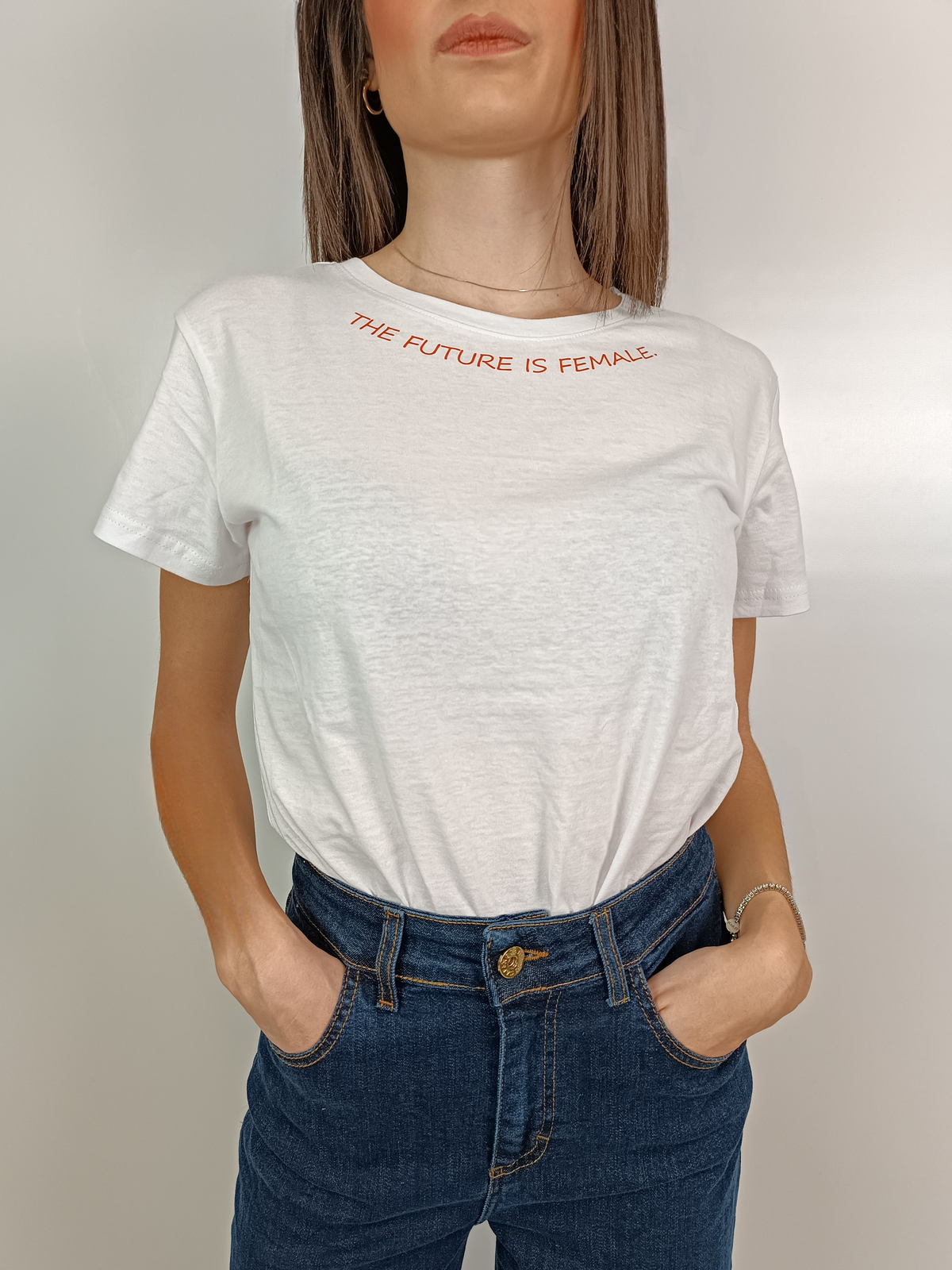 T shirt "the future is female"